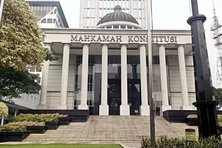 mk-wajibkan-pemerintah-gratiskan-pendidikan-dasar-di-sekolah-swasta