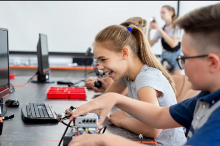 Masa Depan Pendidikan: Teknologi Digital Bawa Revolusi Pembelajaran di Sekolah Indonesia