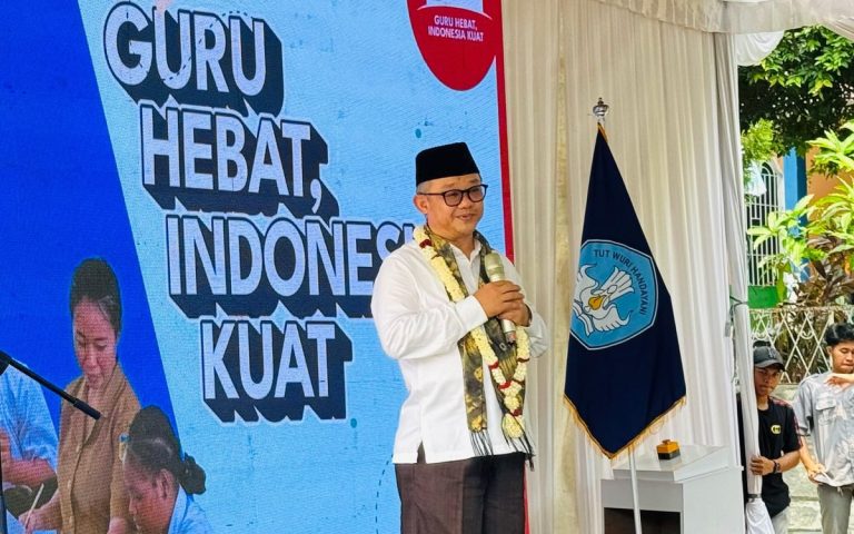 Mendikdasmen Siapkan Beasiswa Khusus untuk Guru Non-S1 dan S4: Langkah Baru Tingkatkan Kualitas Pendidikan