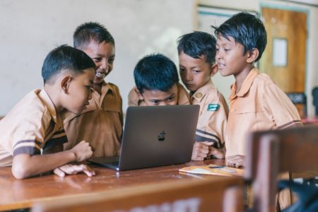Belajar Sepanjang Hayat: Menggali Makna Pendidikan di Era Tanpa Batas